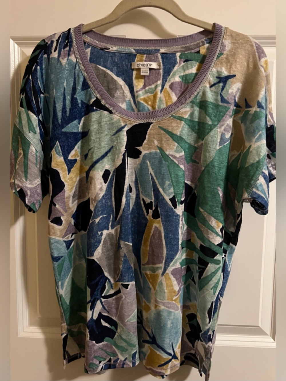 EUC Chico’s colorful top. Size M